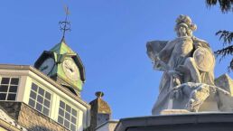 Skulptur im Park des Herrenhauses