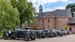 Bentley Boys im Innenhof