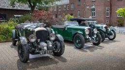 Bentley Boys im Innenhof
